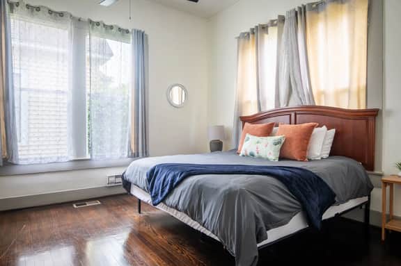 Division Den |Charming One-Level w/ Backyard +WiFi - Image 3