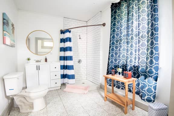 Division Den |Charming One-Level w/ Backyard +WiFi - Image 5