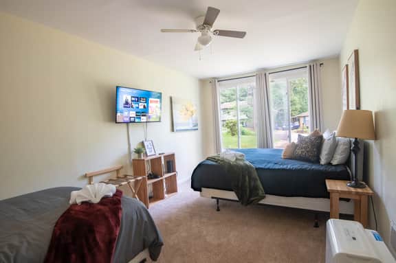 The Garden Park Escape: Pool/Patio/Groups/King Bed - Image 3