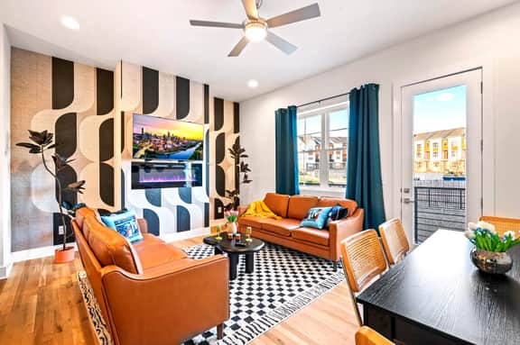 The Encore - Rooftop Hot Tub/Game Room/Sleeps 12 - Image 2