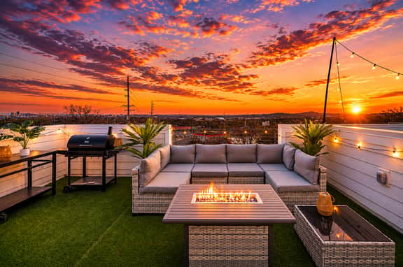 The Encore - Rooftop Hot Tub/Game Room/Sleeps 12 - Image 4