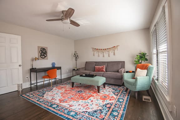 Avondale Haven: Near it All– WiFi, King Bed & Pets