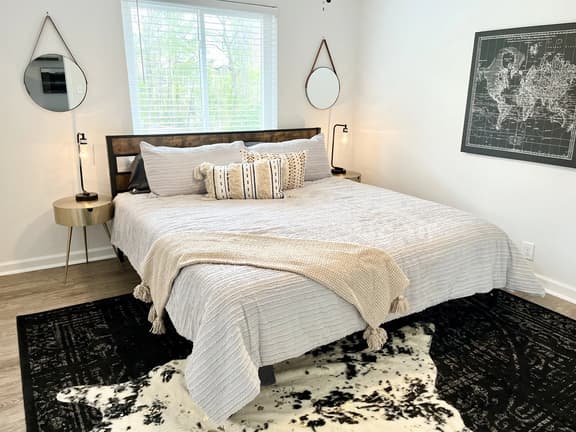 D2- Vulcan's Double Suite-King Beds/Pets/Wifi/City