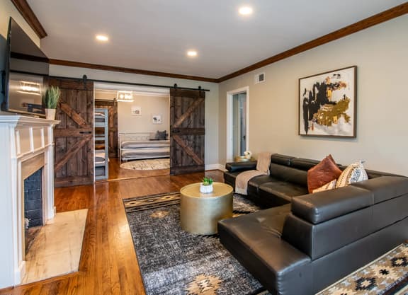 Garden Haven - Family/WiFi/Fenced Backyard/Pets