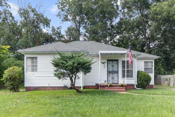 Green Acres Cottage | Cozy/Patio/Fenced Backyard