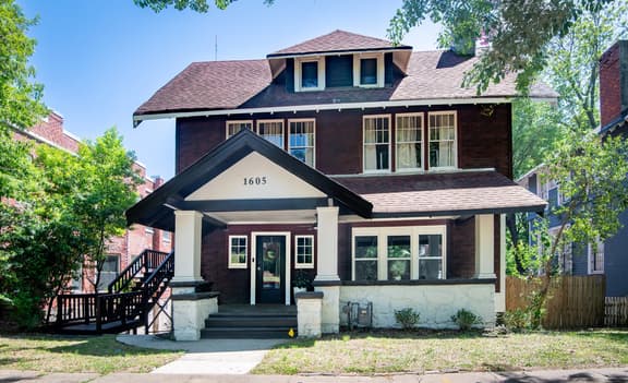Magnolia Manor | Groups, 3 Full Units, WiFi