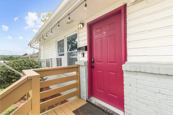 Norwood Seven Flat No. 7 - Downtown/King Bed/2BR
