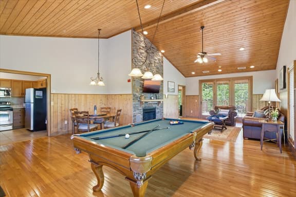 Serenity Ridge 323- Clubhouse Access/King Bed/WiFi