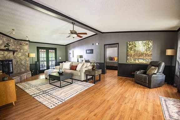 Tranquil Trails – Hot Tub/Spacious Comfort/WiFi