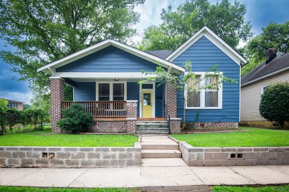 Division Den |Charming One-Level w/ Backyard +WiFi - Image 1