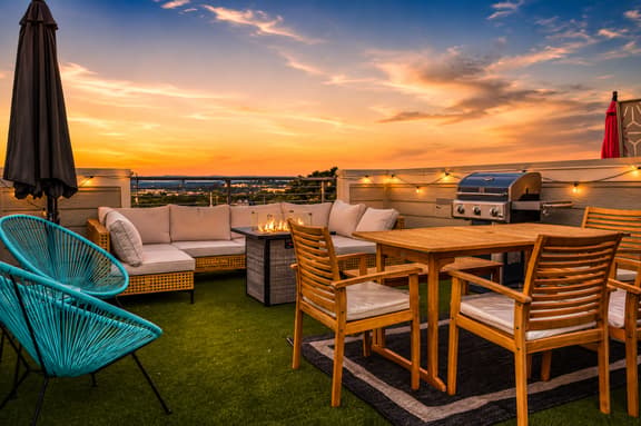 The Main Stage - Rooftop Hot Tub/Game Room/Groups - Image 1